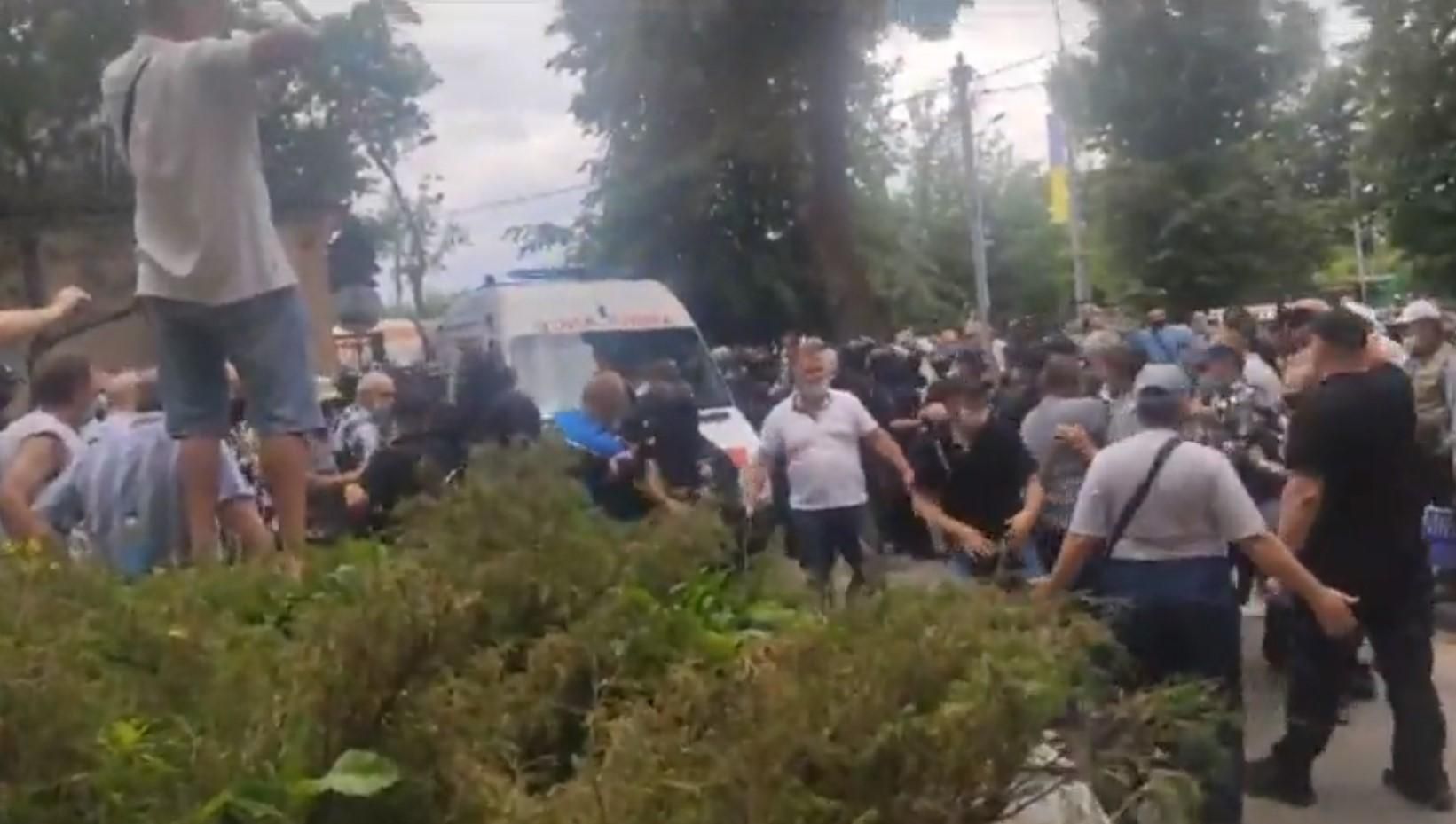 Протести під Харківським обласним диспансером радіаційного захисту населення