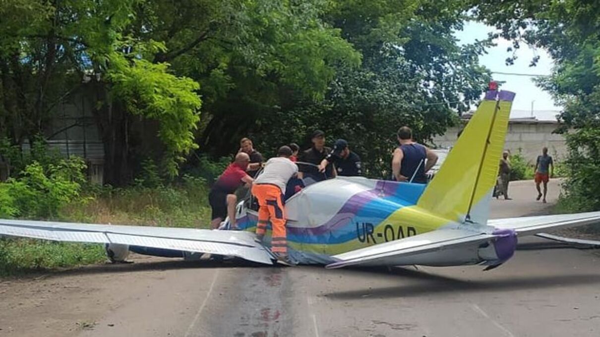 Крушение самолета в Одессе 17 июня 2020: видео с моментом падения