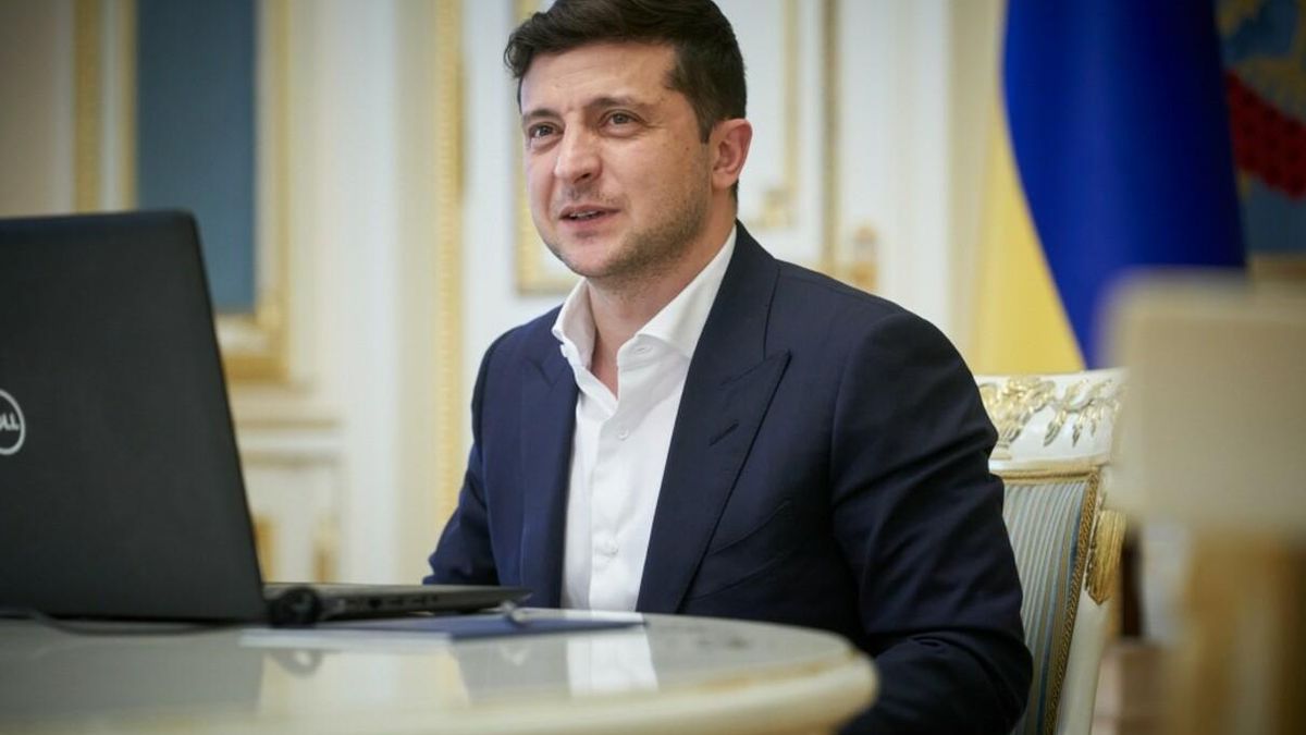 Не поехал бы, да и приглашения не было, – Зеленский о параде в Москве Не поехал бы, да и приглашения не было, – Зеленский о параде в Москве