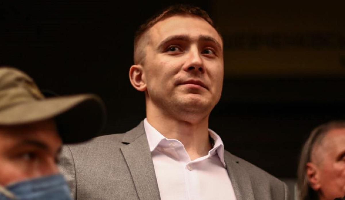 К Стерненко посреди ночи снова пришли полицейские и снова сбежали К Стерненко посреди ночи снова пришли полицейские и снова сбежали