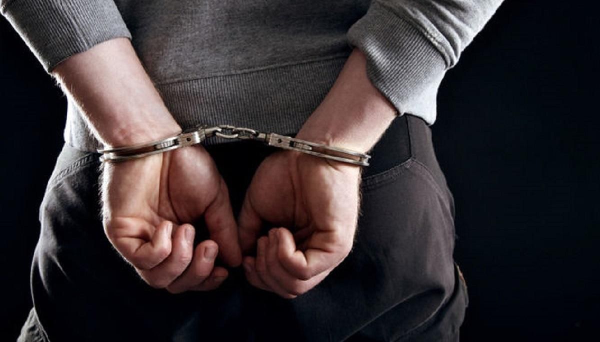 Чоловік серед ночі через вікно заліз в чужу квартиру на 4 поверсі й пішов приймати душ Чоловік серед ночі через вікно заліз в чужу квартиру на 4 поверсі й пішов приймати душ