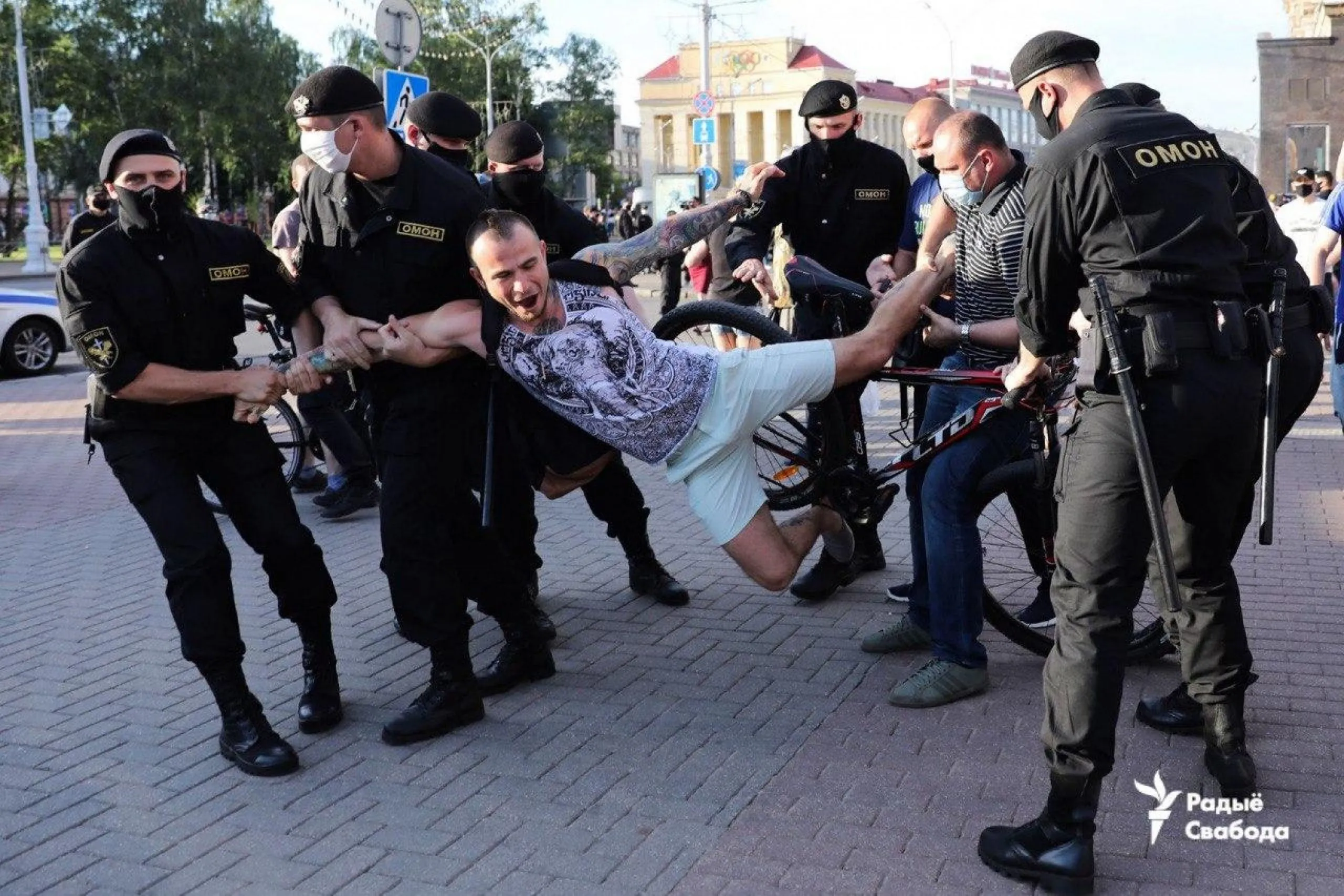 омон протести в білорусі