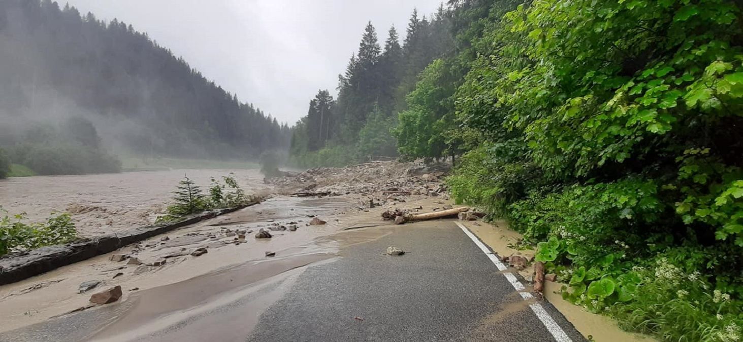 Негода в Івано-Франківській області 23.06. 2020: є жертви Негода в Івано-Франківській області 23.06. 2020: є жертви