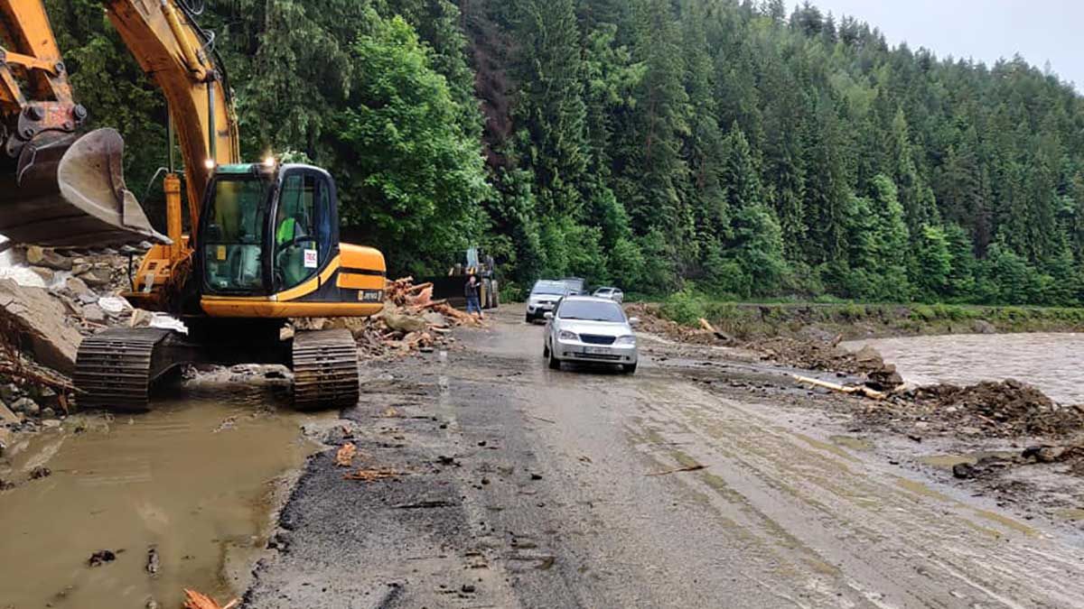 Буковель затопило 23 червня 2020 року: фото і відео Буковель затопило 23 червня 2020 року: фото і відео