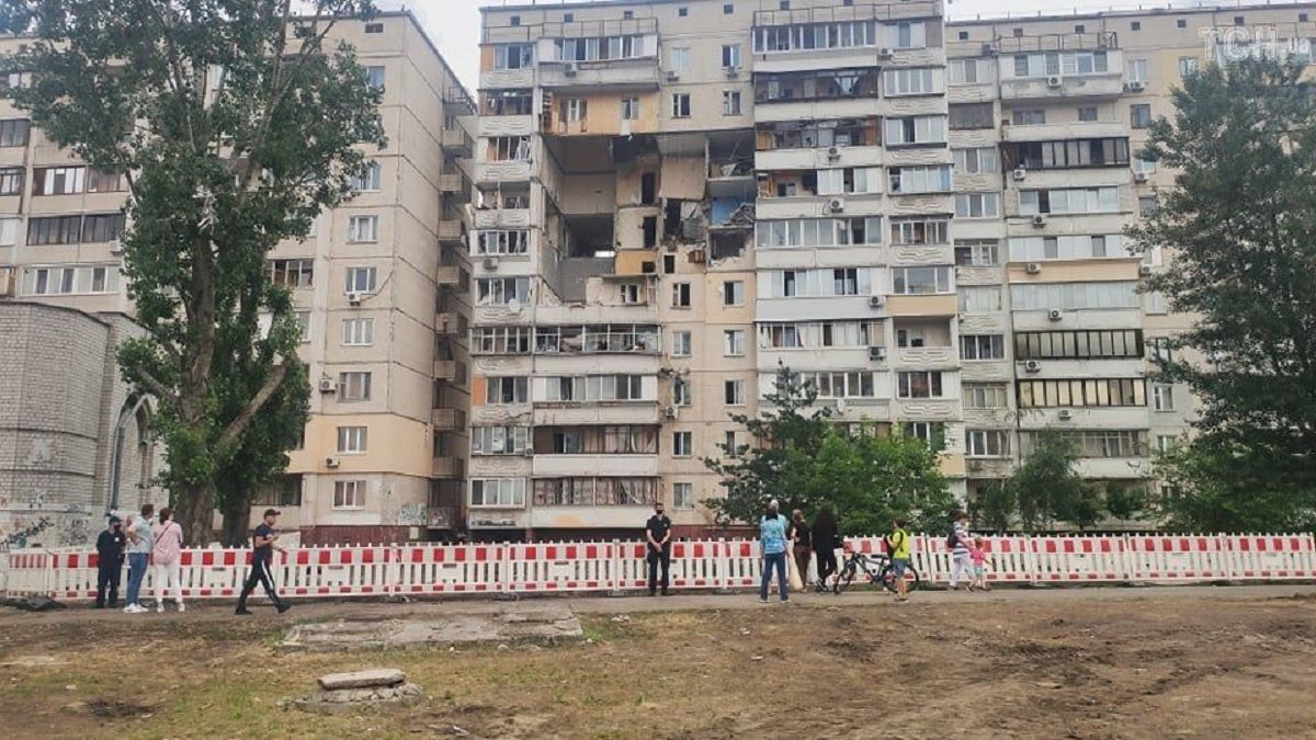 Один из подъездов дома на Позняках признали пригодным для жизни: люди возвращаются домой