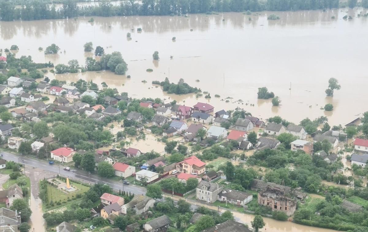 Повінь у Західній Україні 2020 – відео потопу з висоти 