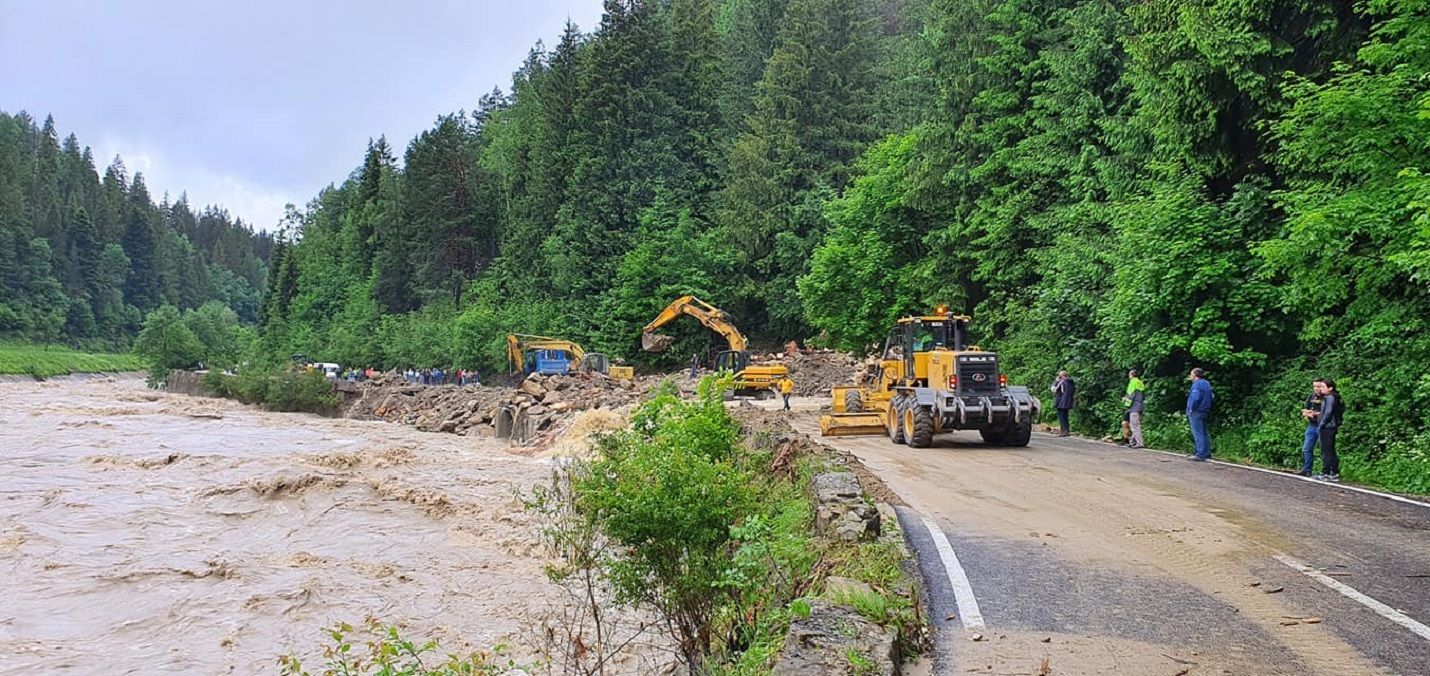 Из-за наводнения на Западе часть дорог перекрыли: куда лучше не ехать – карта Из-за наводнения на Западе часть дорог перекрыли: куда лучше не ехать – карта