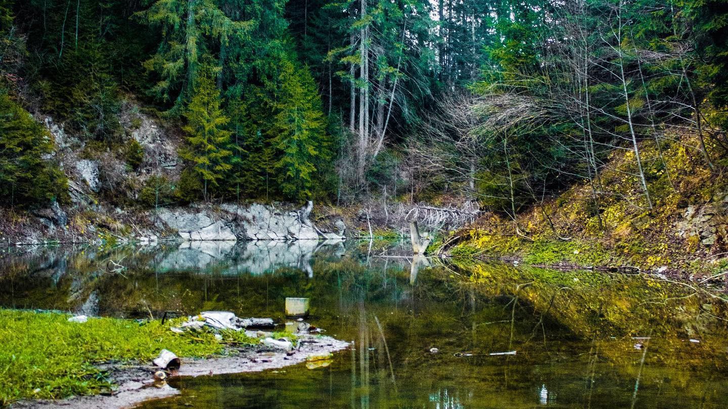 Повінь у Карпатах знищила особливе смарагдове озеро: це місце полюбляли туристи – фото Повінь у Карпатах знищила особливе смарагдове озеро: це місце полюбляли туристи – фото