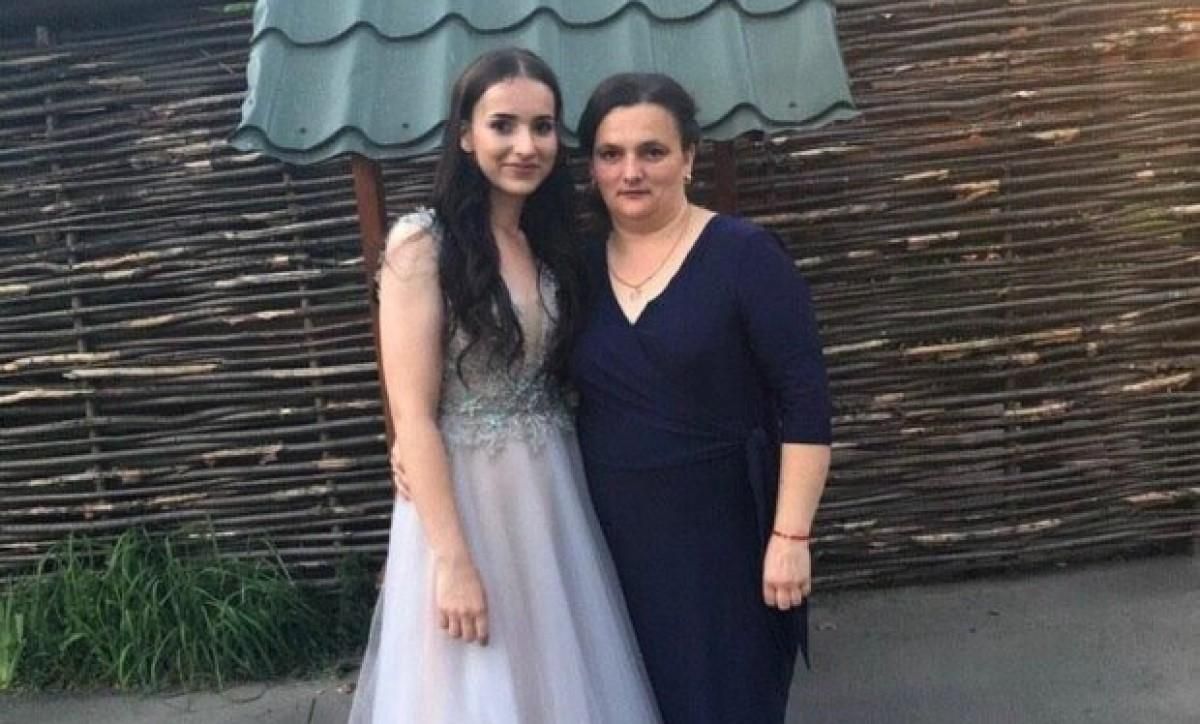 Дякую за все, – 18-річна Настя показала зворушливі фото сім'ї, яка загинула на Позняках Дякую за все, – 18-річна Настя показала зворушливі фото сім'ї, яка загинула на Позняках