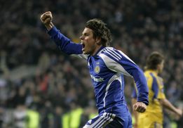 Легенду "Динамо" бросила жена после угроз убить ее и тещу