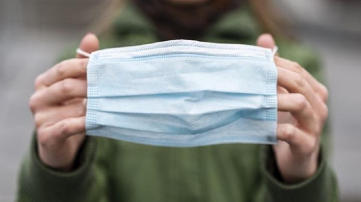 Урядовцям, які не носять маски, зніматимуть премії Урядовцям, які не носять маски, зніматимуть премії