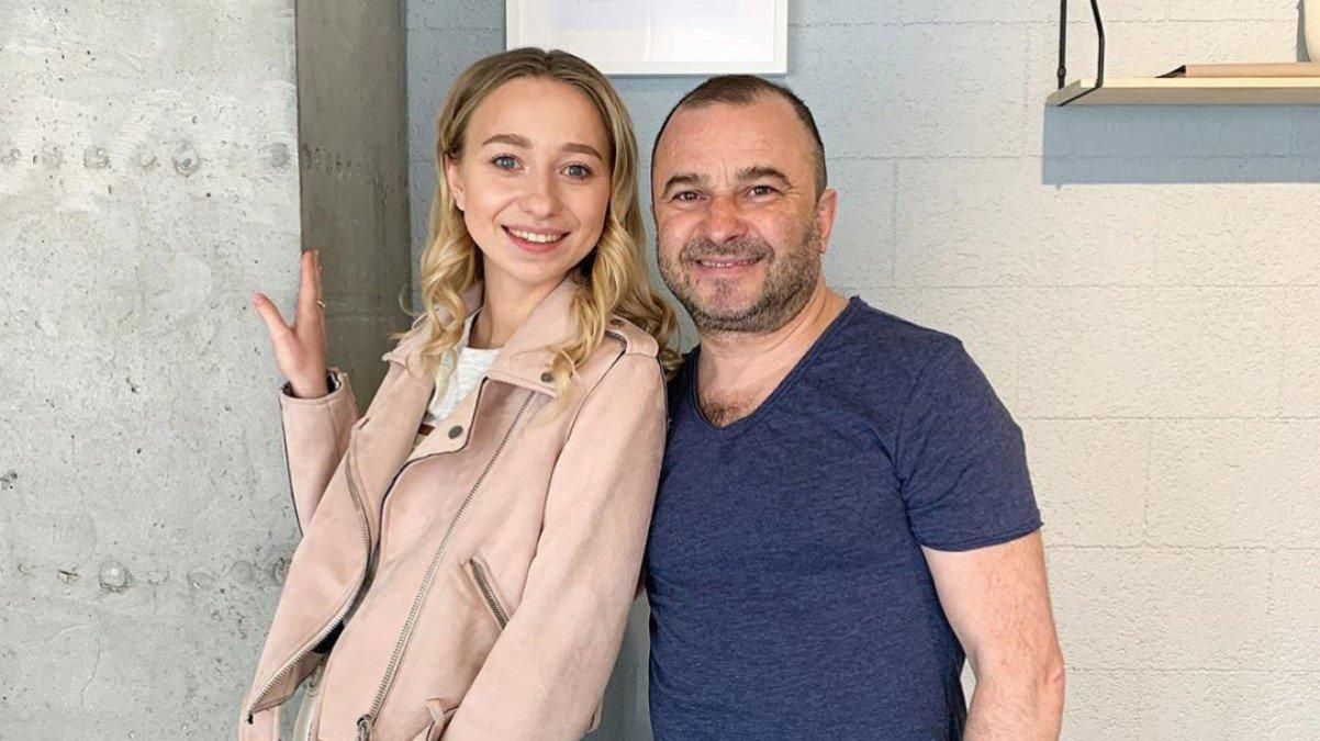 Жена Виктора Павлика рассказала, как певец помогает онкобольному сыну: Моет и носит на себе