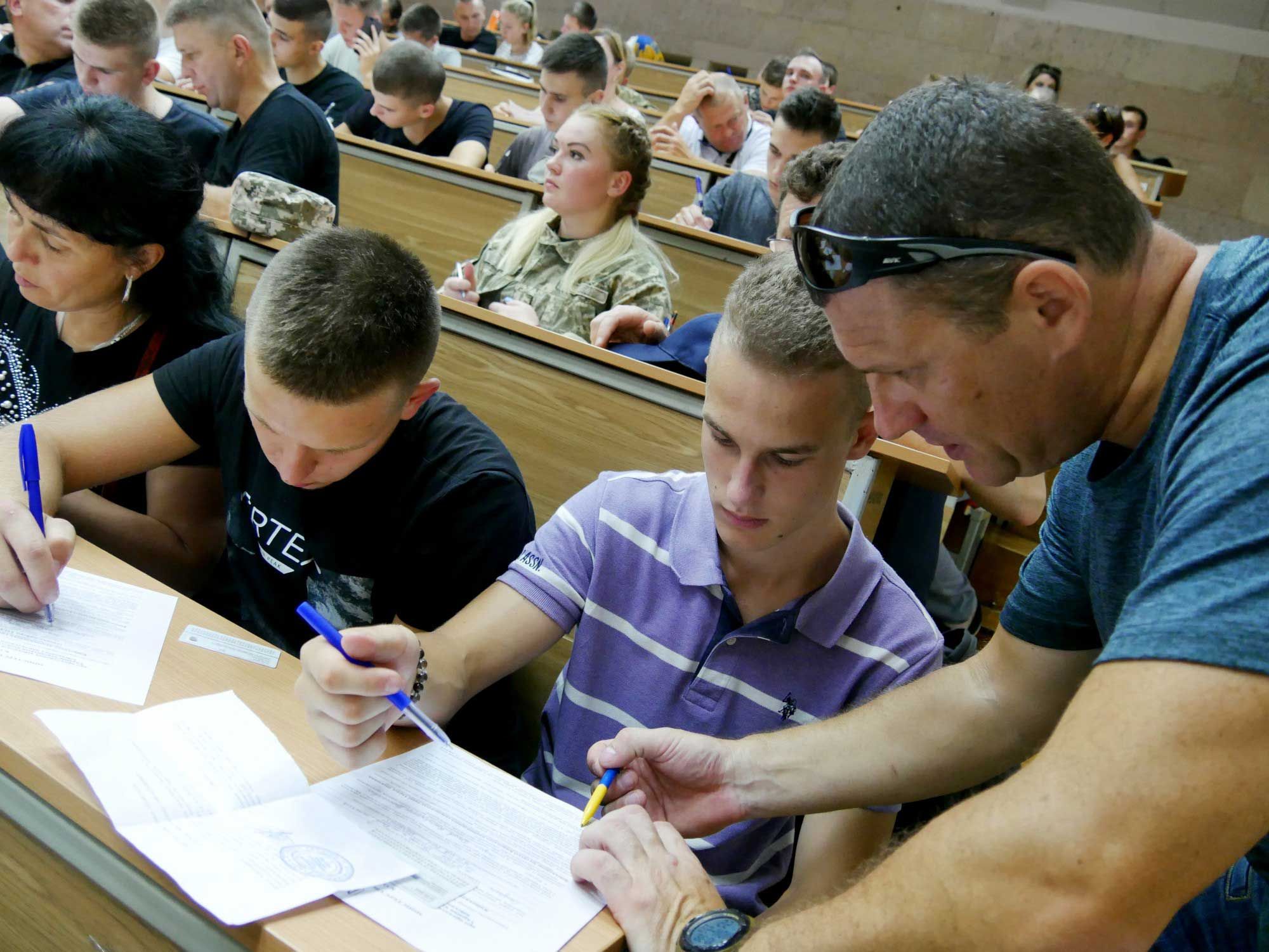 Без оружия и жертв: новое поле боя Украины Без оружия и жертв: новое поле боя Украины