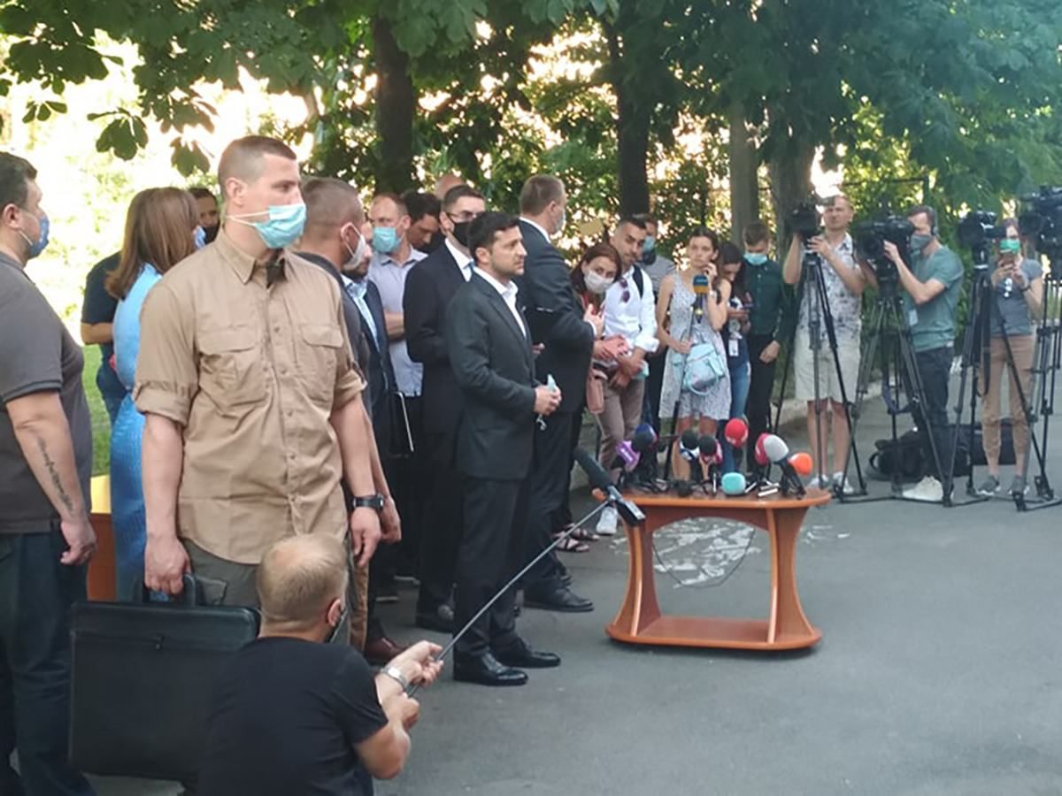 Взрыв на Позняках: Зеленский раздал ключи от новых квартир Взрыв на Позняках: Зеленский раздал ключи от новых квартир