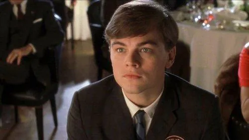 Леонардо Ді Капріо було 28, коли він грав 16-річного шахрая Леонардо Ді Капріо було 28, коли він грав 16-річного шахрая