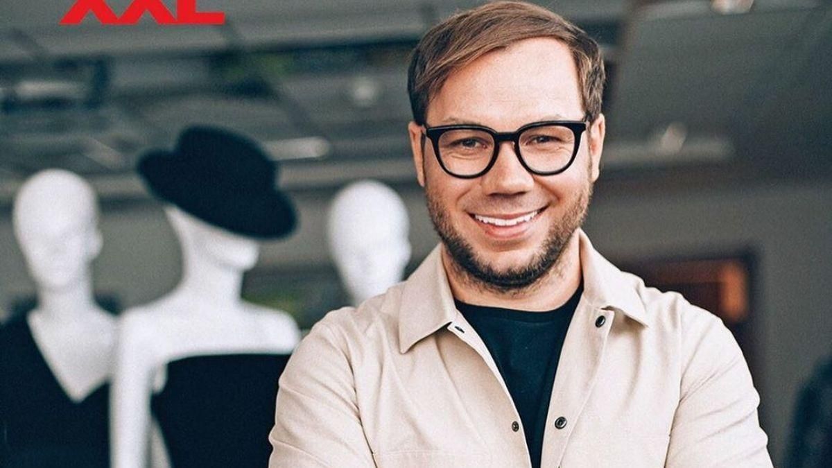 Андре Тан показав, як носити одяг з тропічним принтом