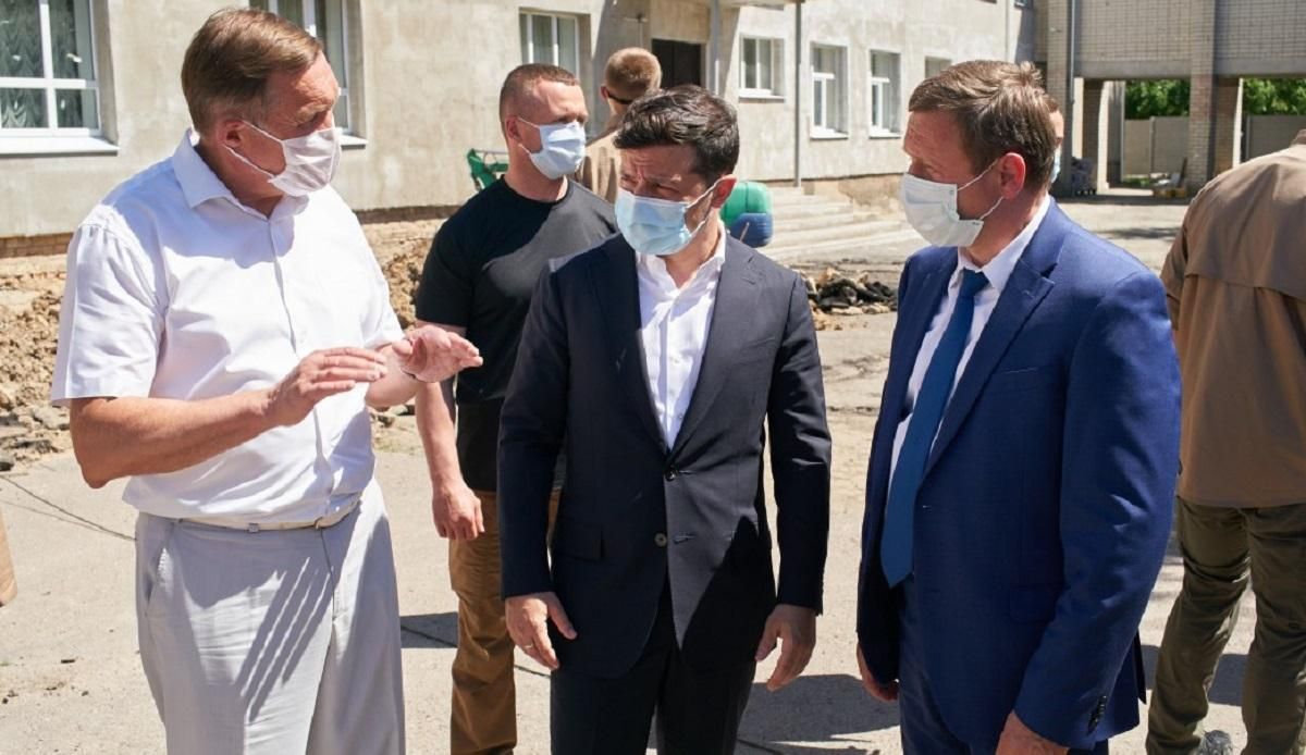 Зеленський здійснив поїздку в Хесон: чому виник скандал з журналістами Зеленський здійснив поїздку в Хесон: чому виник скандал з журналістами