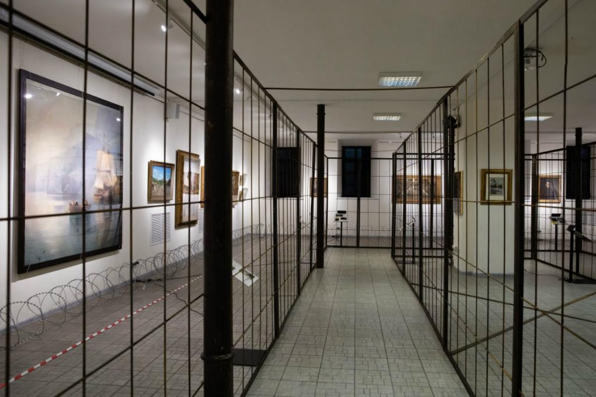 Порошенко выставил картины в музее Гончара за решеткой, следователи ГБР  захотели их осмотреть