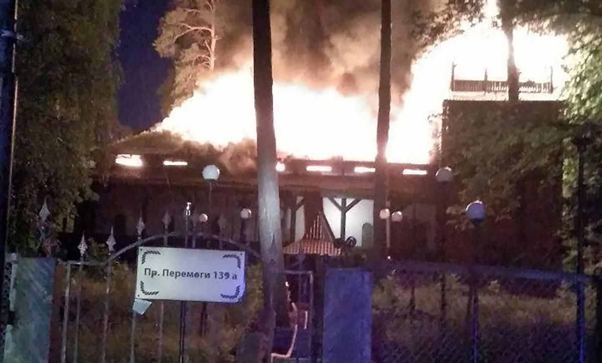 Пожежа на проспекті Перемоги в Києві 26 червня 2020: відео Пожежа на проспекті Перемоги в Києві 26 червня 2020: відео