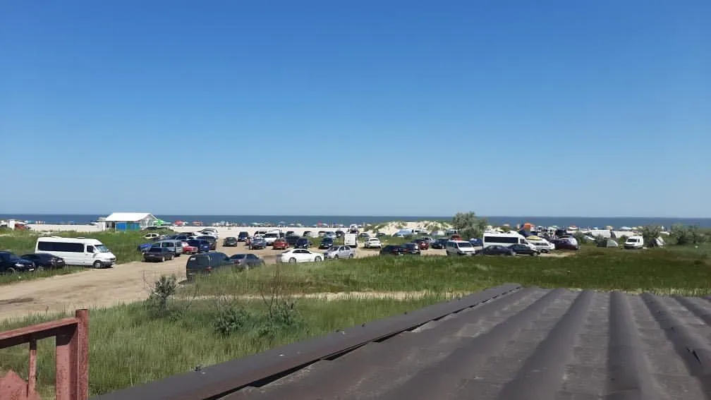 На пляжі у Приморському теж багатолюдно На пляжі у Приморському теж багатолюдно