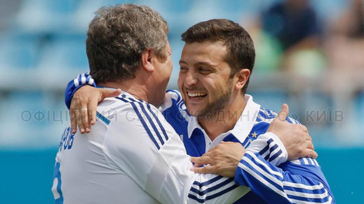 "Як у дитинстві": Зеленський програв у футбол із мером на Херсонщині – відео "Як у дитинстві": Зеленський програв у футбол із мером на Херсонщині – відео