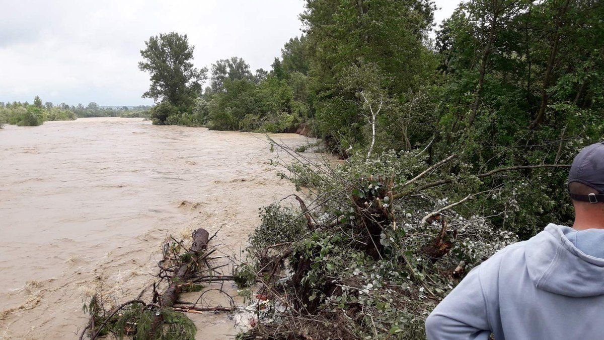 Ліквідація наслідків негоди: Зеленський закликав міжнародних партнерів допомогти Україні Ліквідація наслідків негоди: Зеленський закликав міжнародних партнерів допомогти Україні