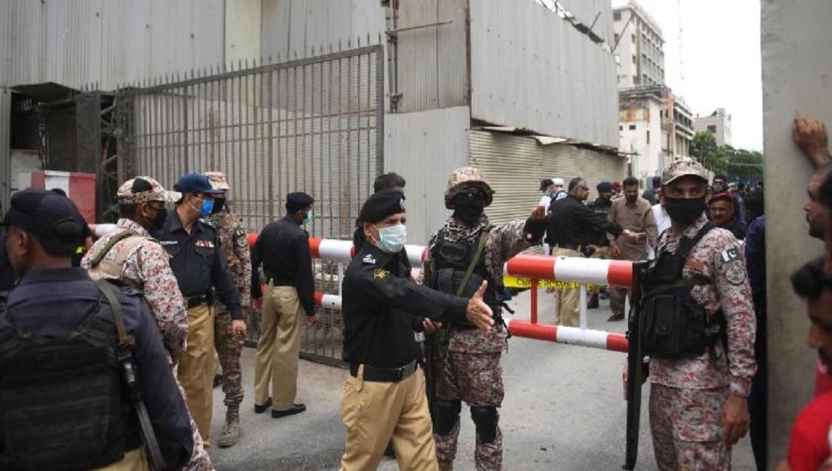 В Пакистане напали на фондовую биржу: есть погибшие - видео В Пакистане напали на фондовую биржу: есть погибшие - видео