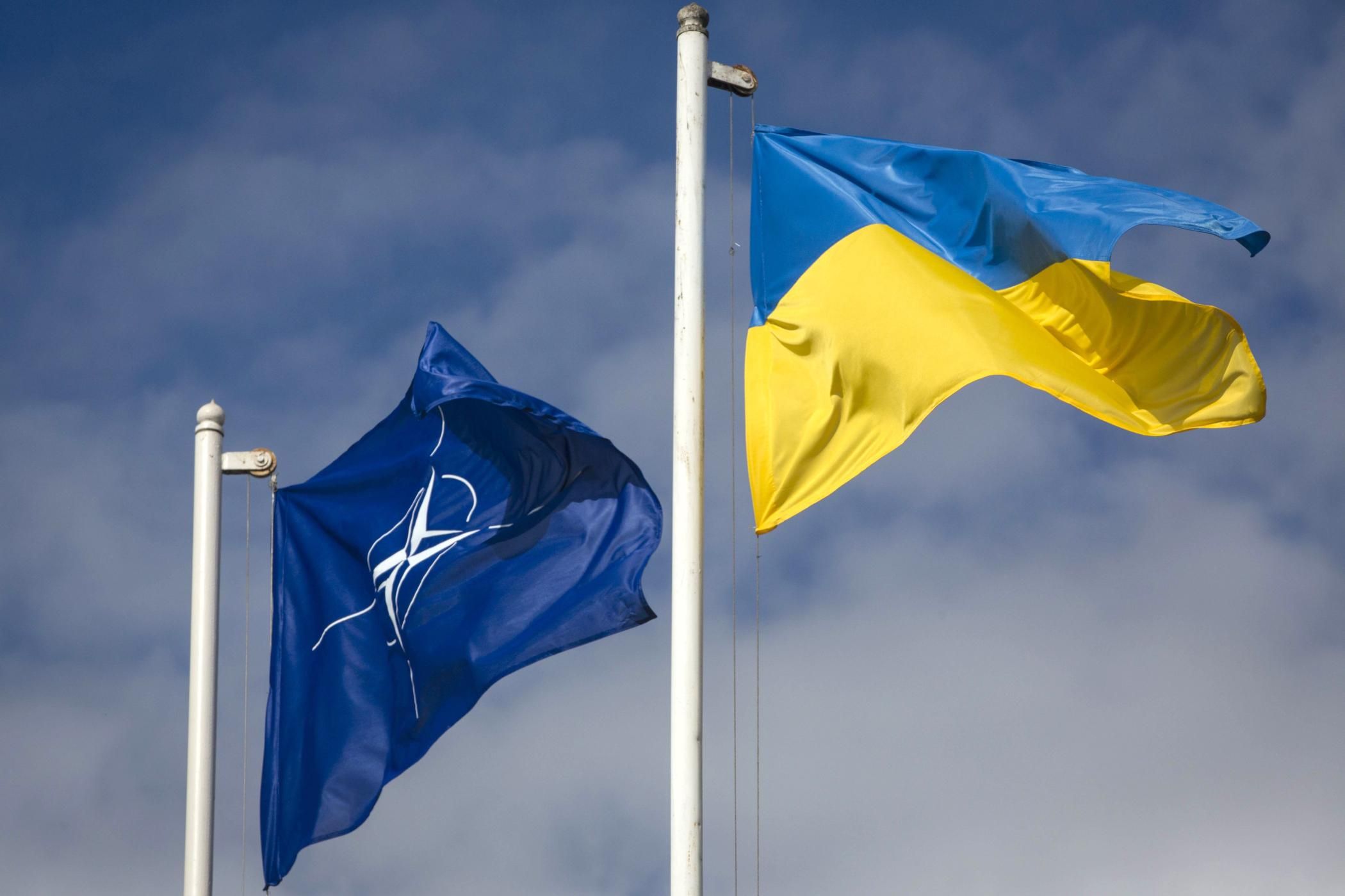 Коли НАТО зможе розмістити свої бази в Україні: відповідь МЗС
