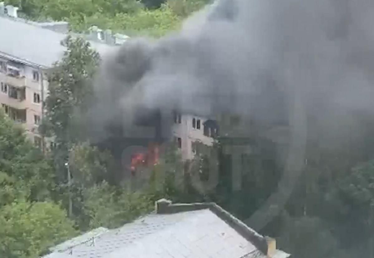 Пожар в жилом доме в Москве 29 июня 2020: есть жертва - видео