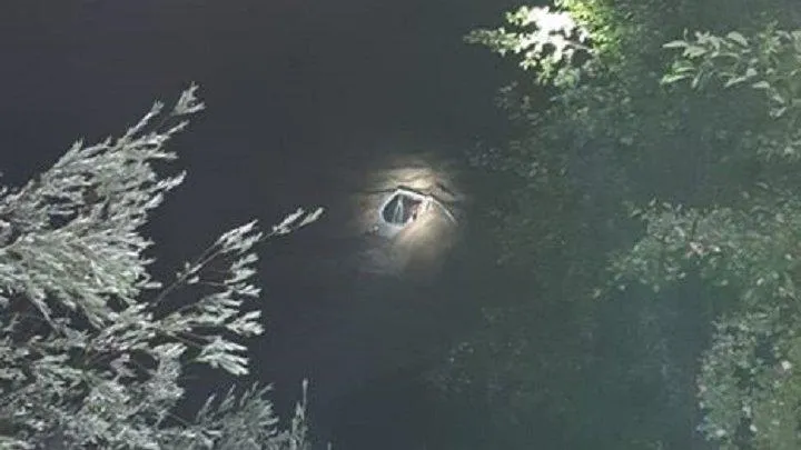 Авто затонуле Авто затонуле