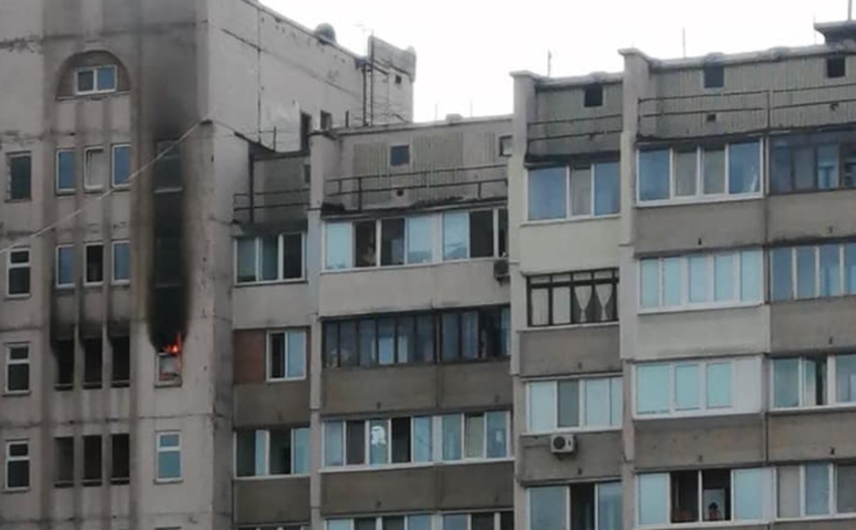 На Позняках снова пожар: второй день подряд на районе горит На Позняках снова пожар: второй день подряд на районе горит