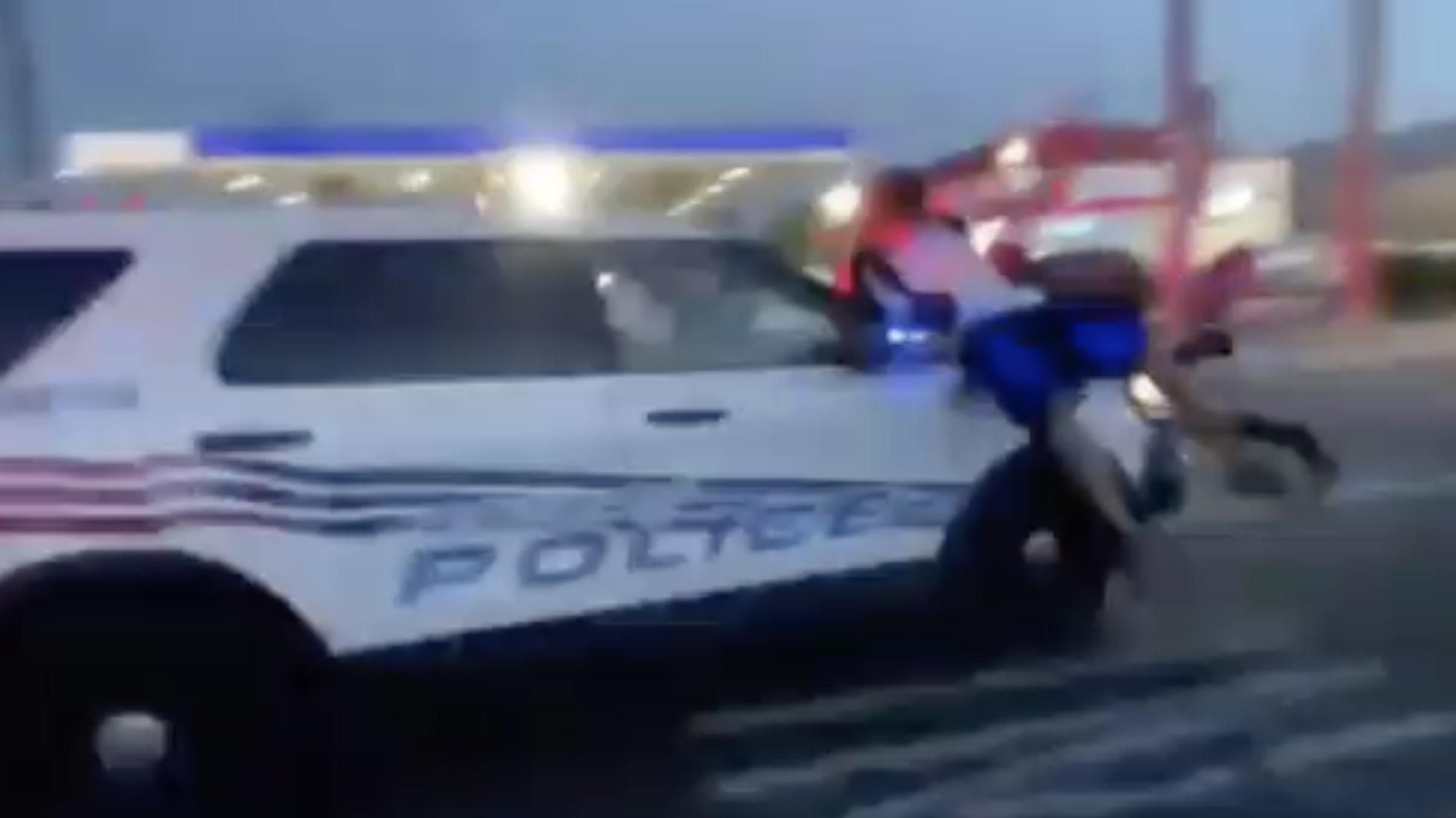 В США полиция наехала на протестующих автомобилем