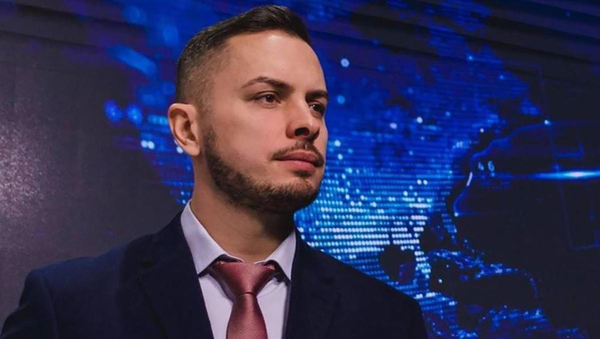 Ведучий "Россия-24" звільнився через поправки до конституції РФ Ведучий "Россия-24" звільнився через поправки до конституції РФ