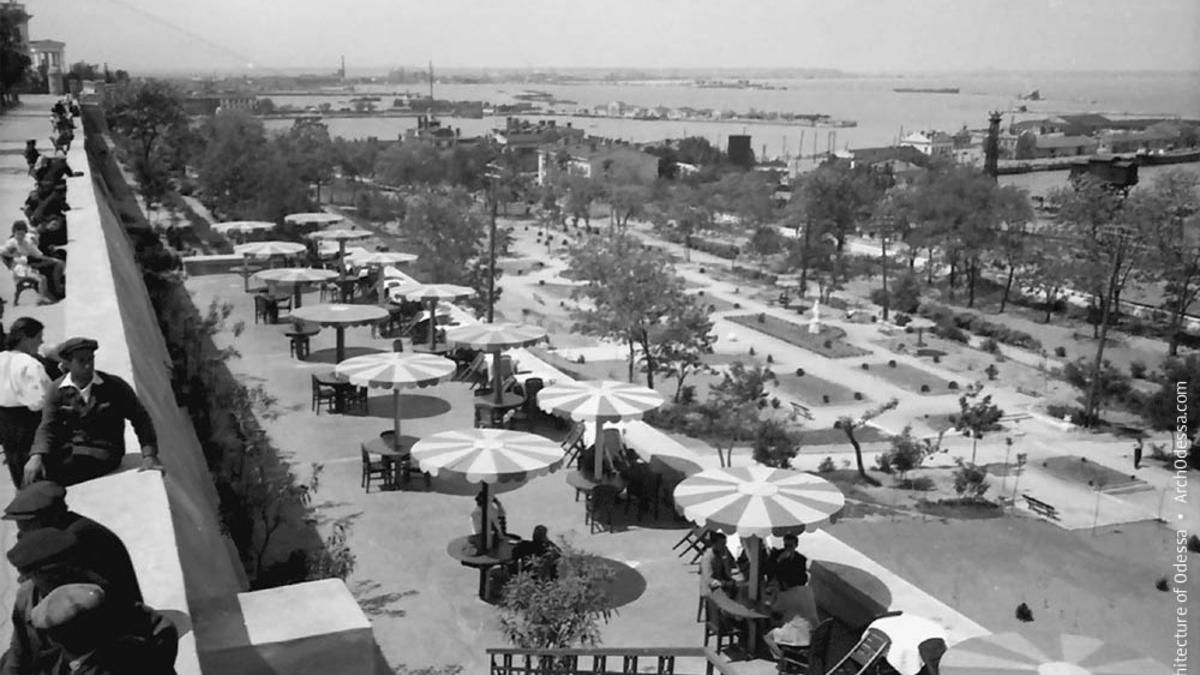 Пляжники в Одесі: ретро фото минулого століття Пляжники в Одесі: ретро фото минулого століття