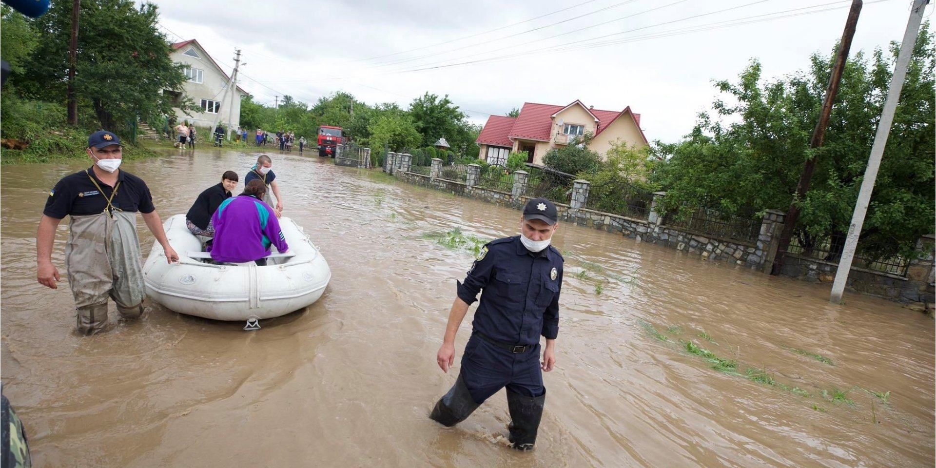 Шмигаль пообіцяв достатньо грошей на ліквідацію наслідків повені Шмигаль пообіцяв достатньо грошей на ліквідацію наслідків повені