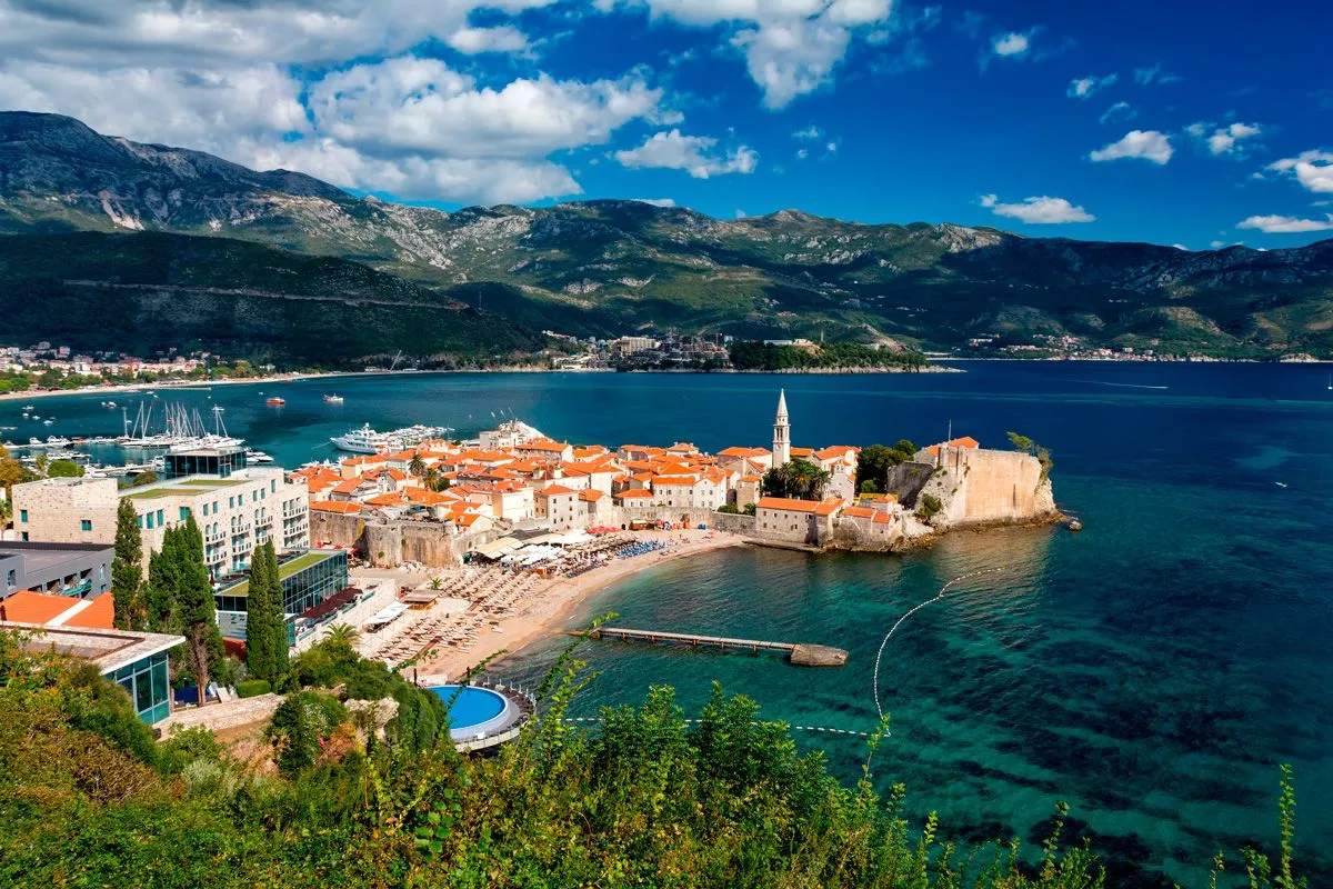 Чорногорія цього року підняла ціни на путівки