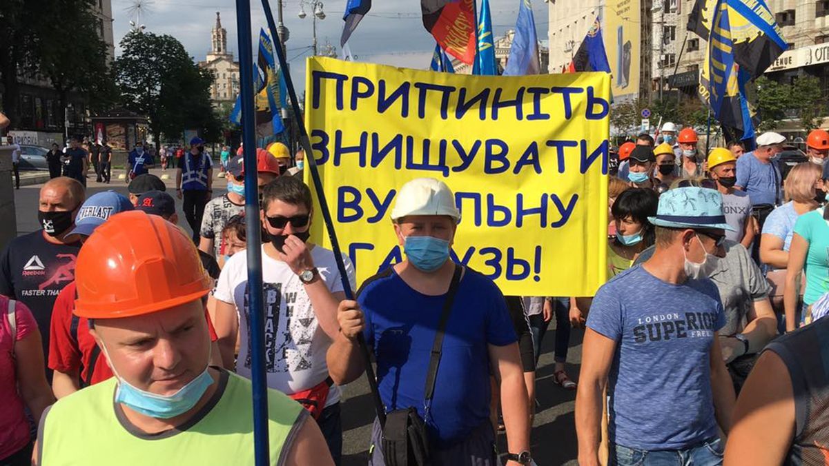 Шахтарі оголосили безстроковий страйк під Офісом Президента: у Зеленського їм відповіли – відео та деталі Шахтарі оголосили безстроковий страйк під Офісом Президента: у Зеленського їм відповіли – відео та деталі