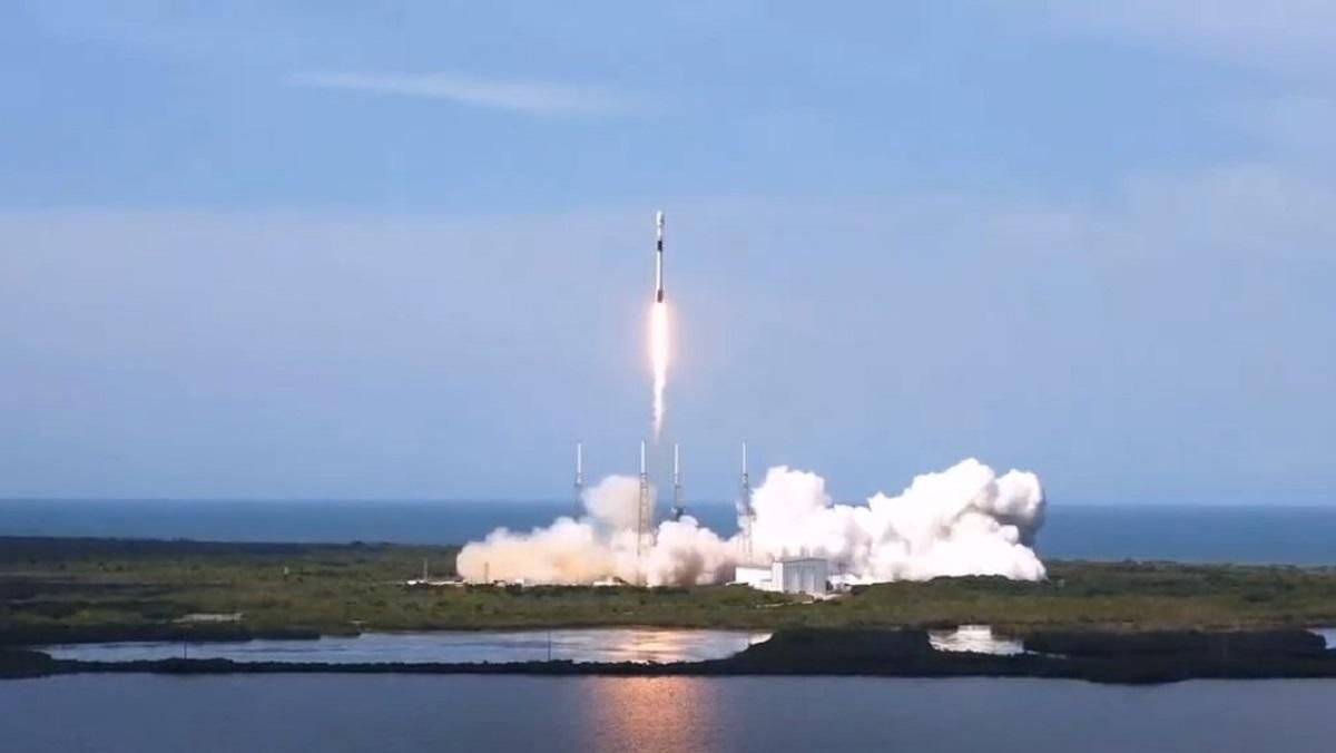SpaceX успішно запустила ракету Falcon 9 з супутником GPS III: відео SpaceX успішно запустила ракету Falcon 9 з супутником GPS III: відео