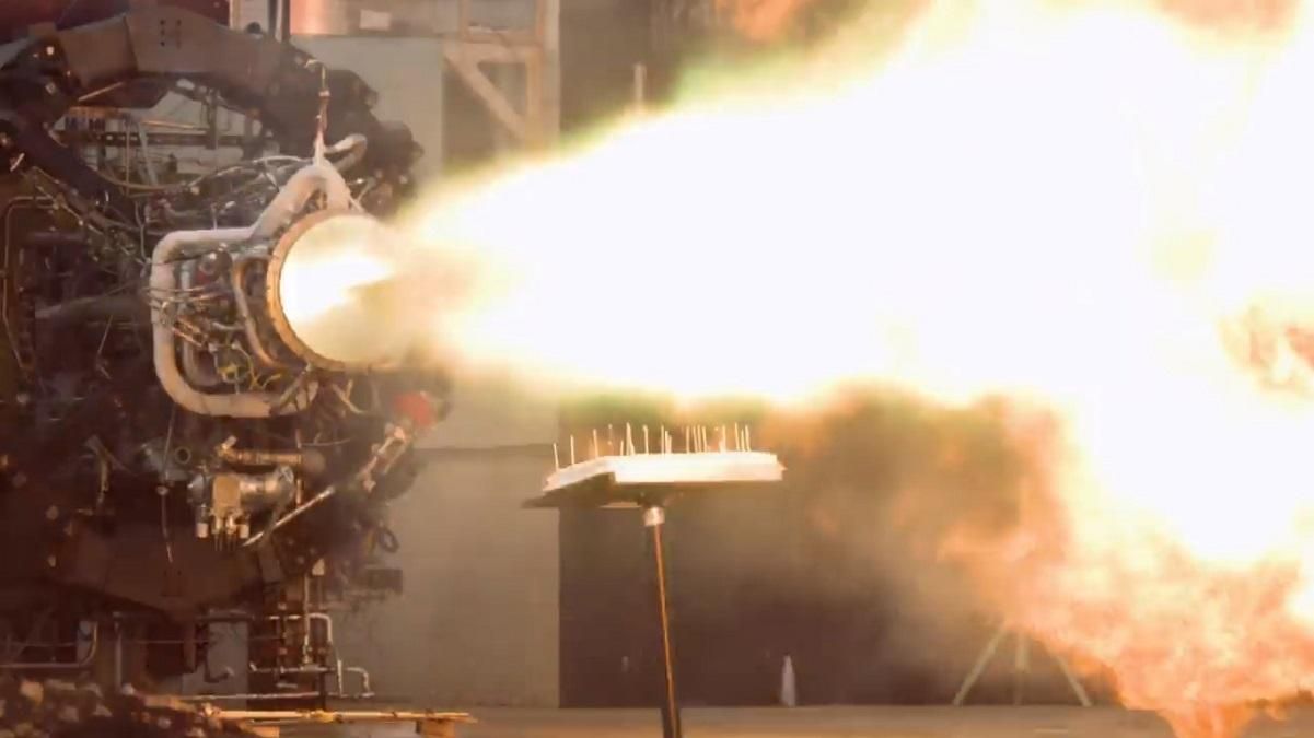 Космічне привітання: у Firefly Aerospace підпалили свічки на торті ракетним двигуном – відео