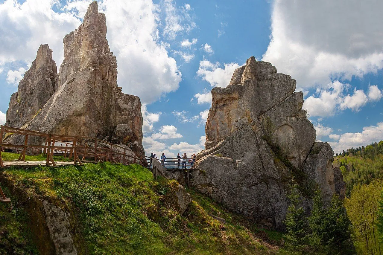 Тустань Тустань