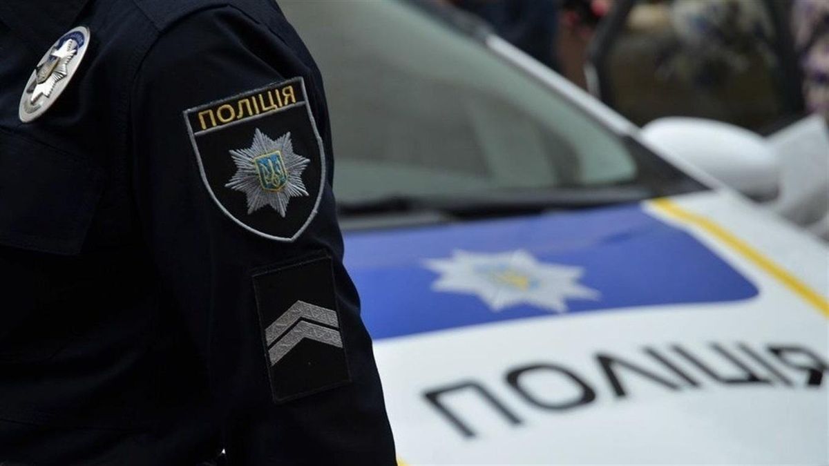 Поліція затримала п'яного правоохоронця, який дебоширив на вулиці Поліція затримала п'яного правоохоронця, який дебоширив на вулиці