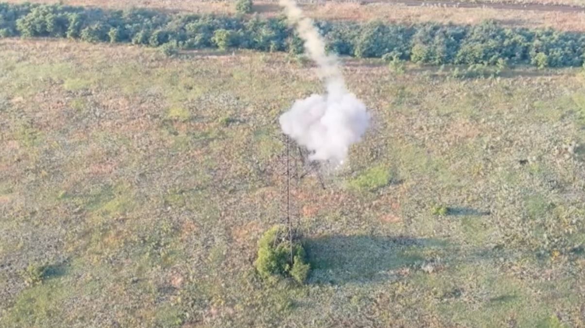 Бійці ЗСУ знищили систему відеоспостереження бойовиків: відео