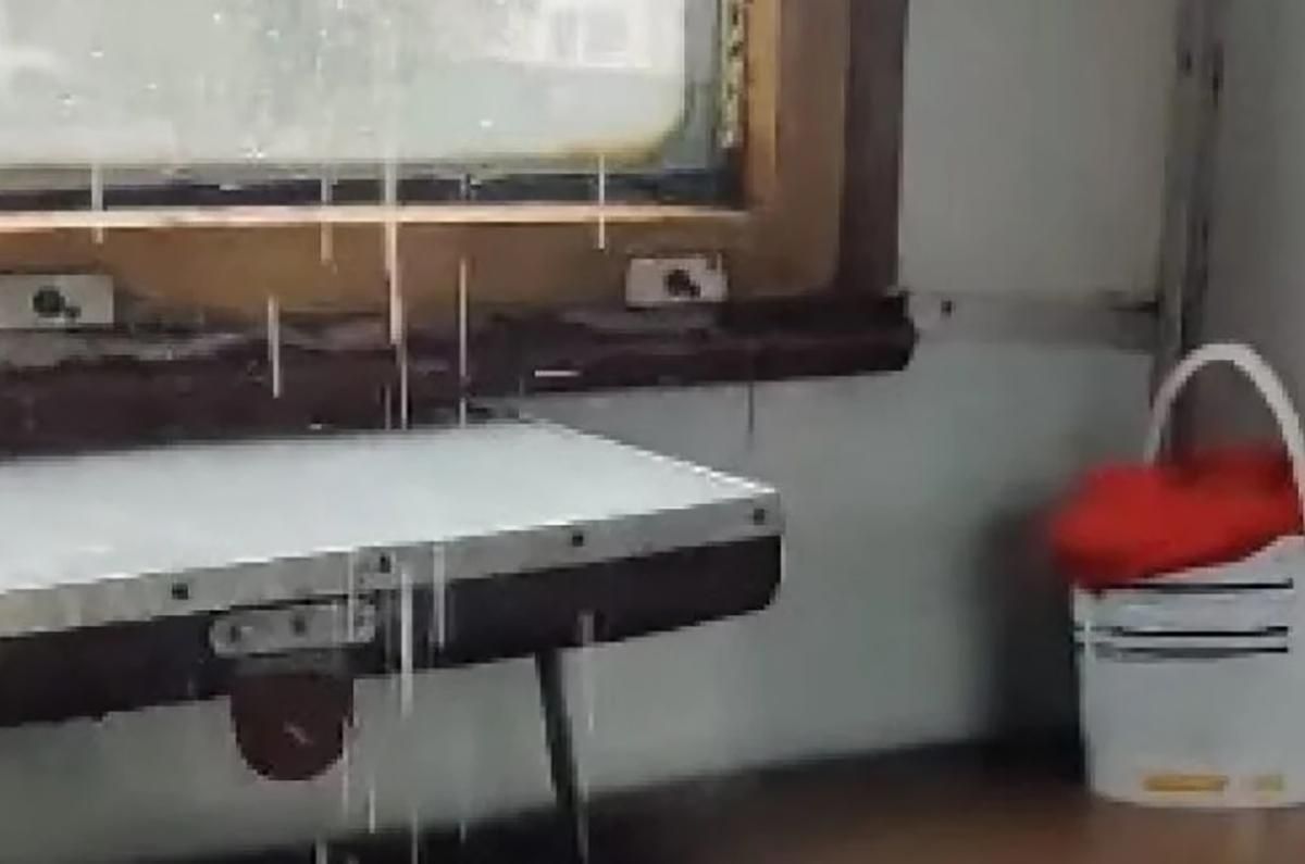 Пасажирів потяга Апостолове-Херсон затопило 30 червня 2020: відео Пасажирів потяга Апостолове-Херсон затопило 30 червня 2020: відео