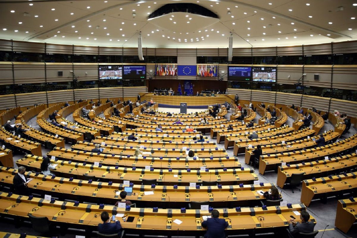 Європарламент розграбували під час карантину: подробиці і відео Європарламент розграбували під час карантину: подробиці і відео