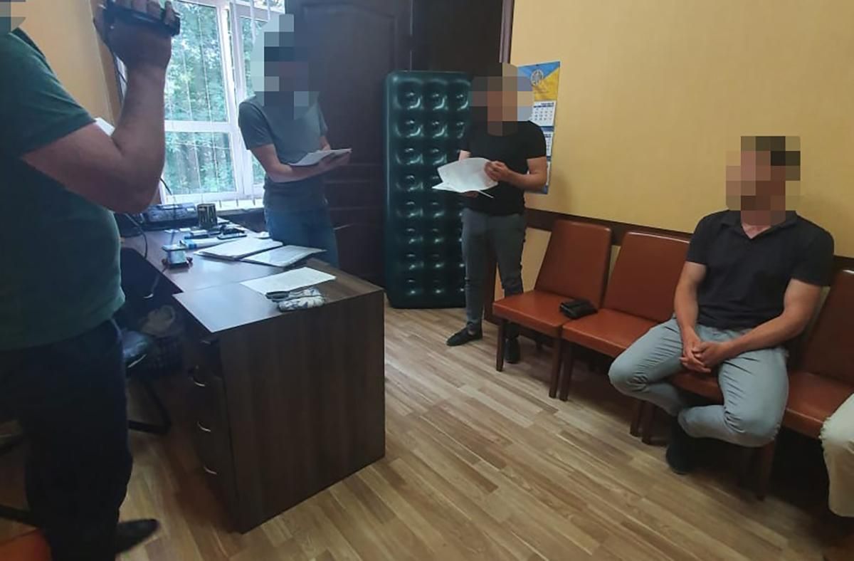 Справа загибелі екснардепа: офіцера СБУ спіймали на вимаганні 250 тисяч доларів Справа загибелі екснардепа: офіцера СБУ спіймали на вимаганні 250 тисяч доларів