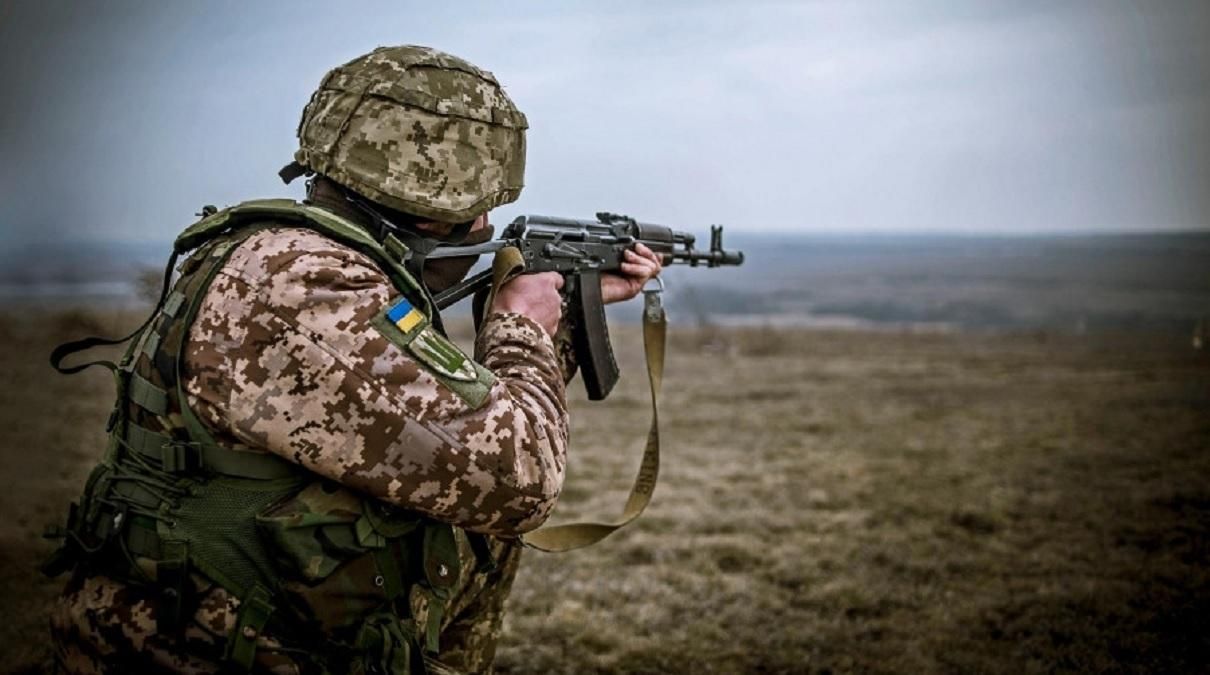 Боевики не прекращают обстрелы: один украинский боец ранен Боевики не прекращают обстрелы: один украинский боец ранен