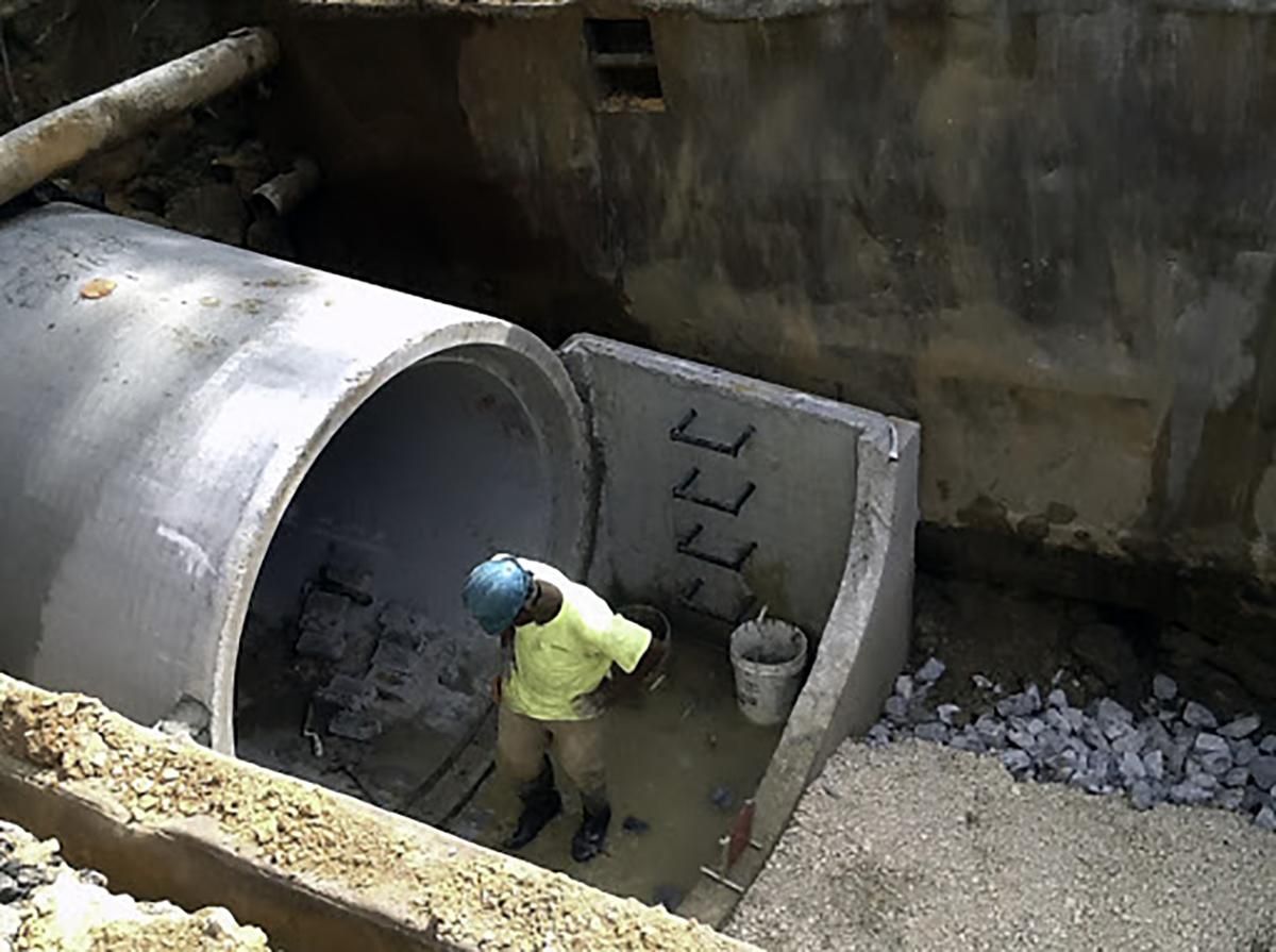 В Харькове коммунальщика смыло кипятком В Харькове коммунальщика смыло кипятком