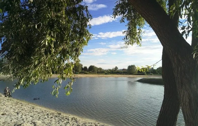 Відпочинок на озері в селі Муроване