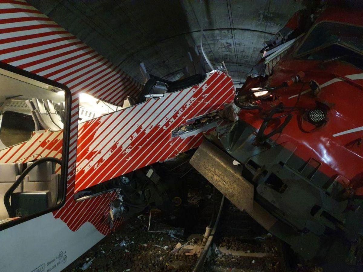 У тунелі в Швейцарії зіштовхнулися два потяги, є постраждалі: фото