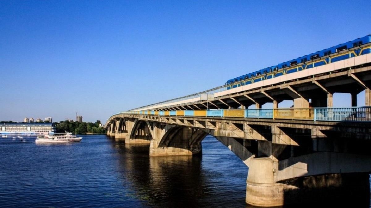 Кличко предлагают переименовать мост Метро на мост Авакова: текст петиции